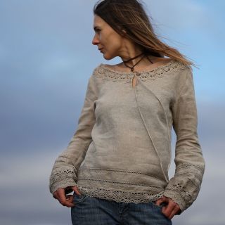 Boho rustikální halenka s krajkou Romantická lněná halenka v bohémském stylu v režné barvě zdobená lněnou krajkou. #lemicz...